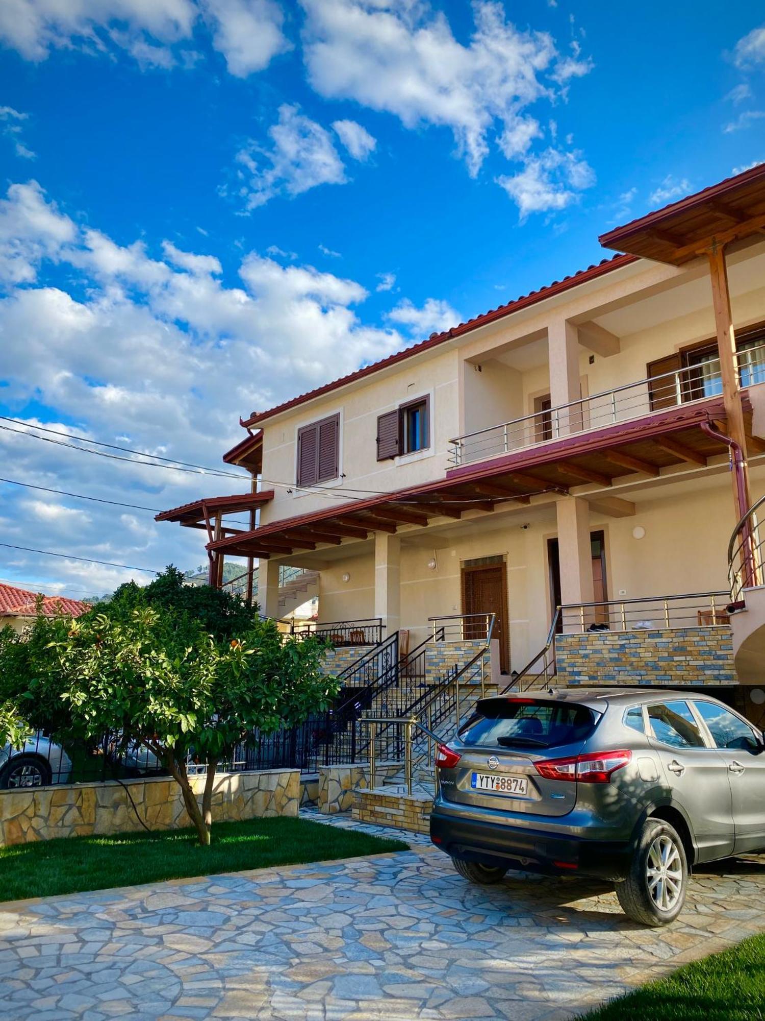 Villa Berat Bagian luar foto