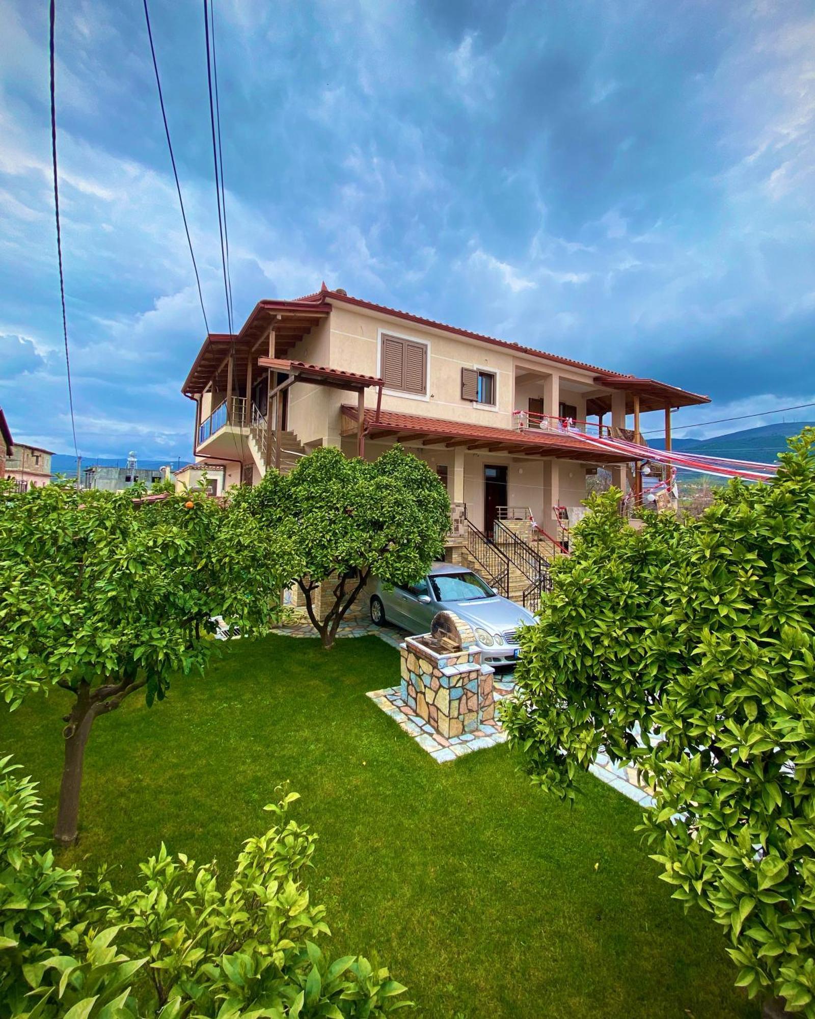 Villa Berat Bagian luar foto