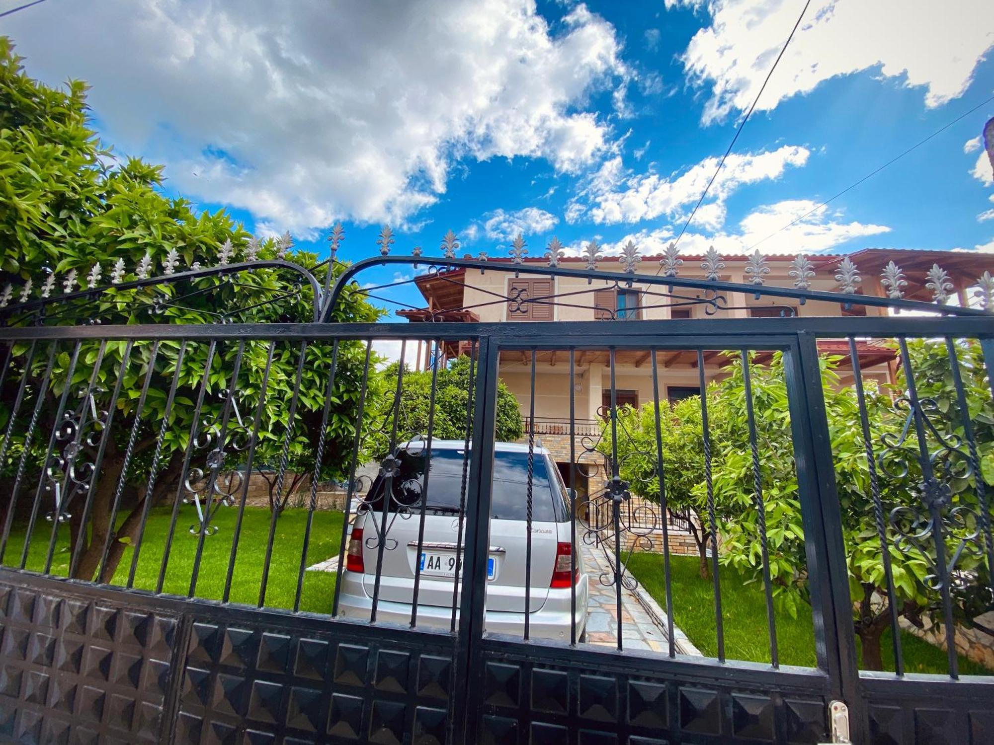 Villa Berat Bagian luar foto