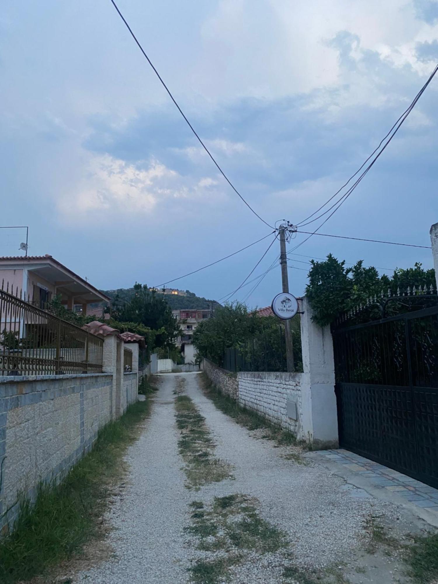 Villa Berat Bagian luar foto